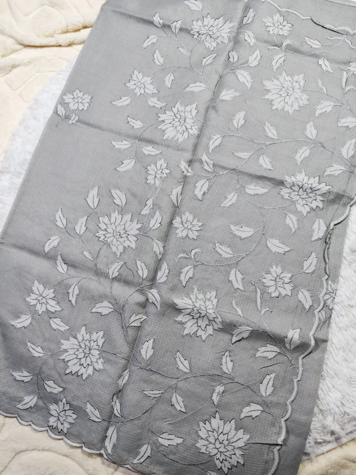 Cotta Applique Grey (3)_lr Close-up of Grey Kota Applique Saree with white flowers, leaves and scalloped border