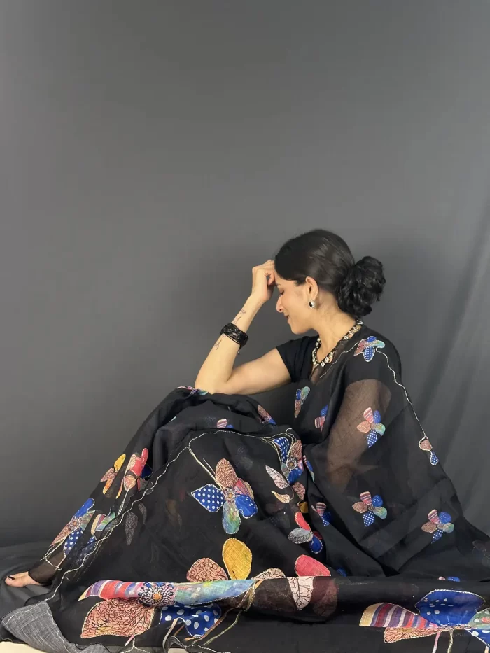 Black Digital Print Zari Work Linen Saree (9) Lightweight black linen saree for festive occasions