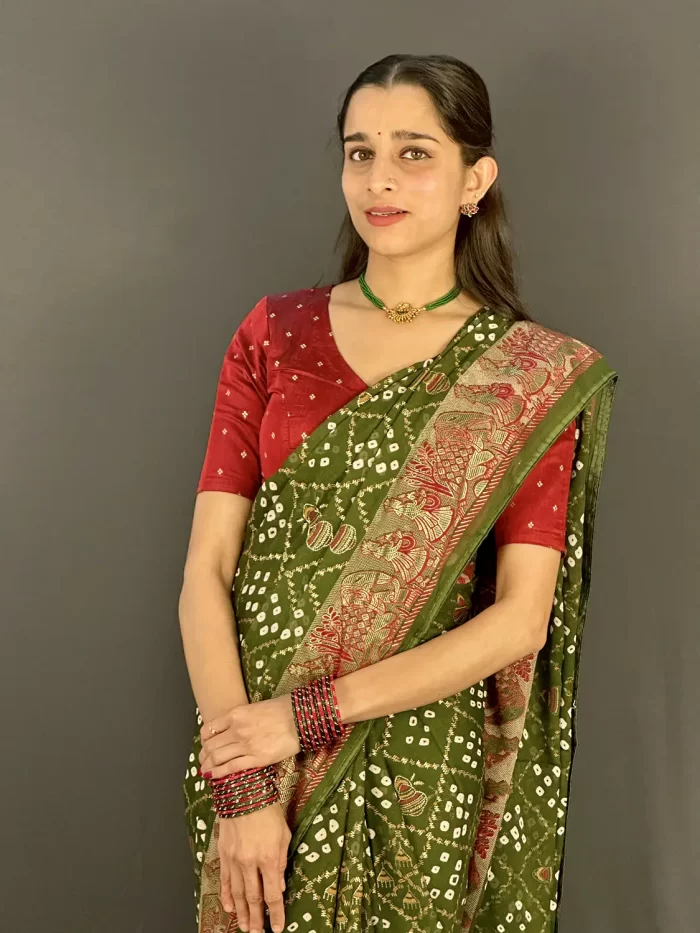 Forest Green Bandhini Viscose Georgette Saree (3) Forest green Bandhini saree with traditional zari border and pallu design