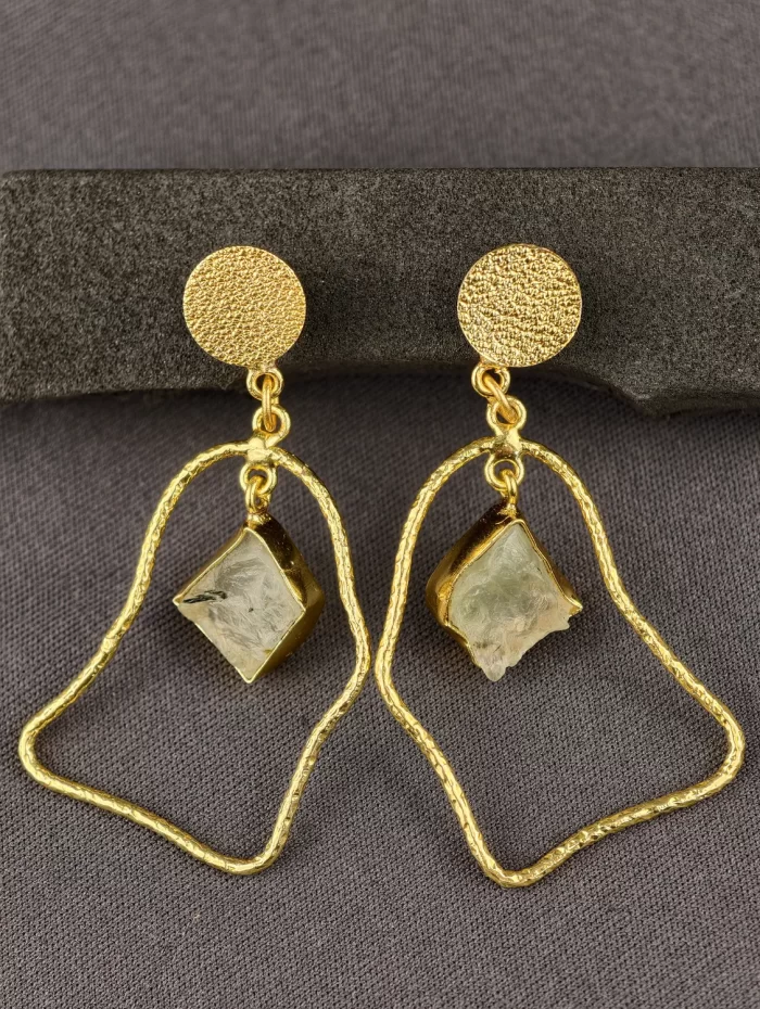 FLOATING STONE EARRING - LIME GREEN Lime green Floating Stone Earrings with raw-look stones in sculptural gold-toned frames