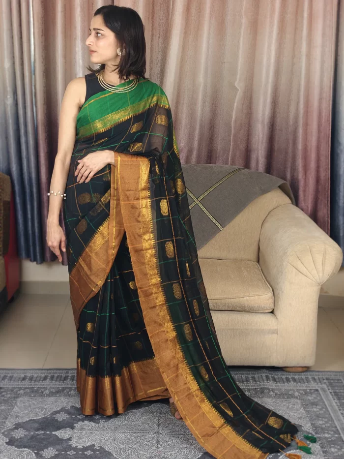 Kanchipuram Mul Cotton Saree Black & Green upper-body front view