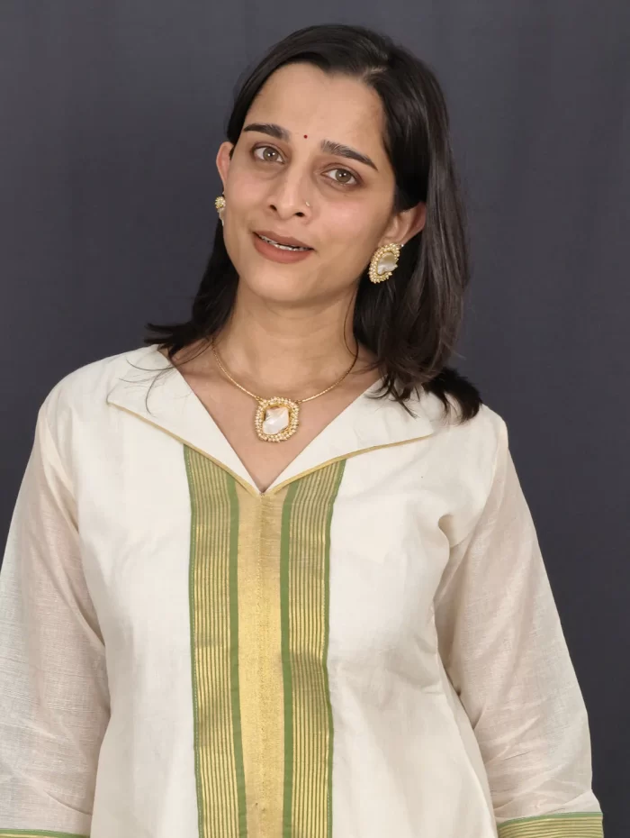 Kerala Kasavu Olive Green Panel Collar Dress (17) Close-up of the Kerala Kasavu dress collar and olive-green front panel